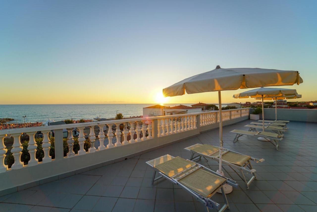 Hotel Il Settebello Marina di Cecina Esterno foto
