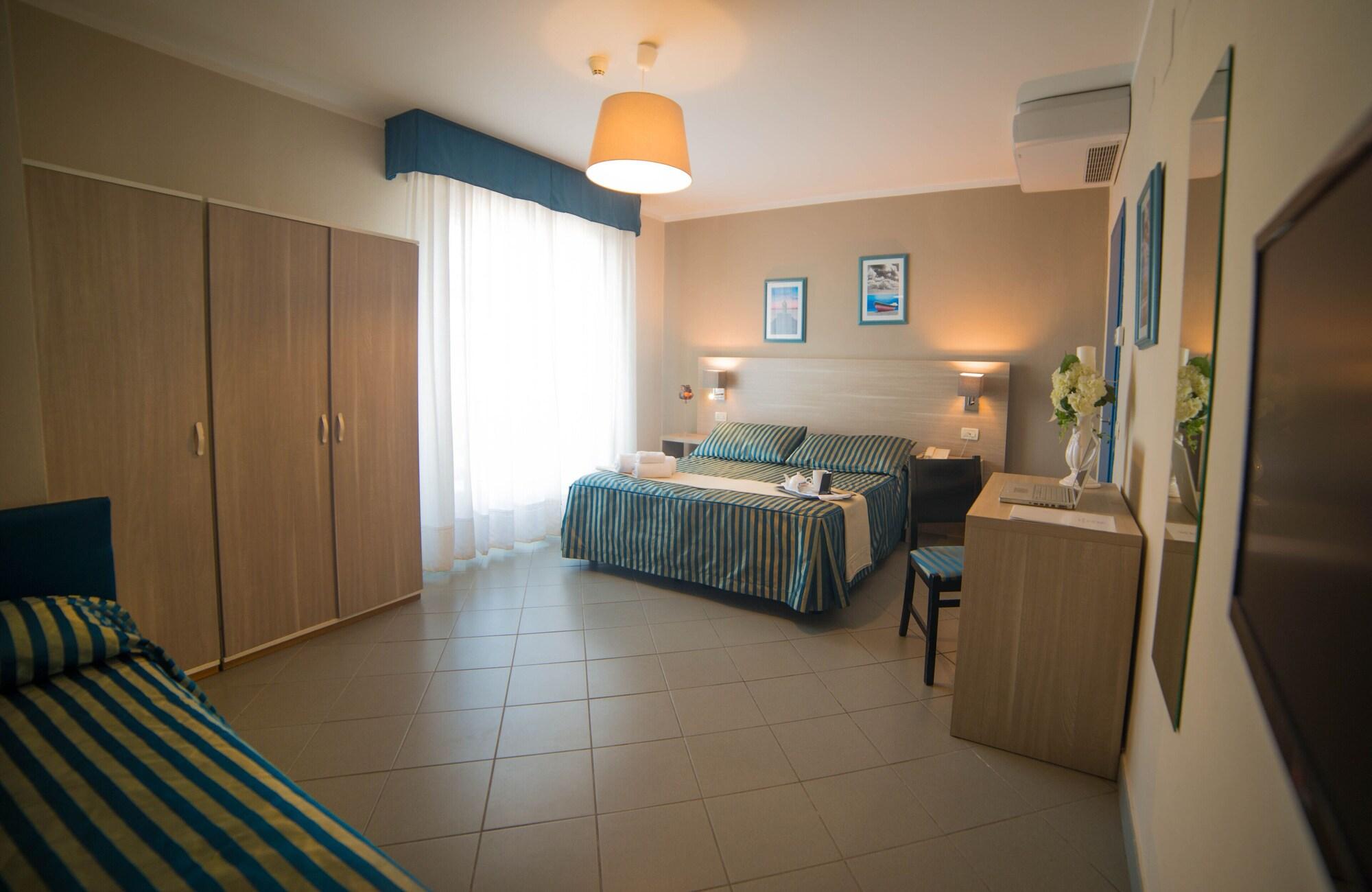 Hotel Il Settebello Marina di Cecina Esterno foto