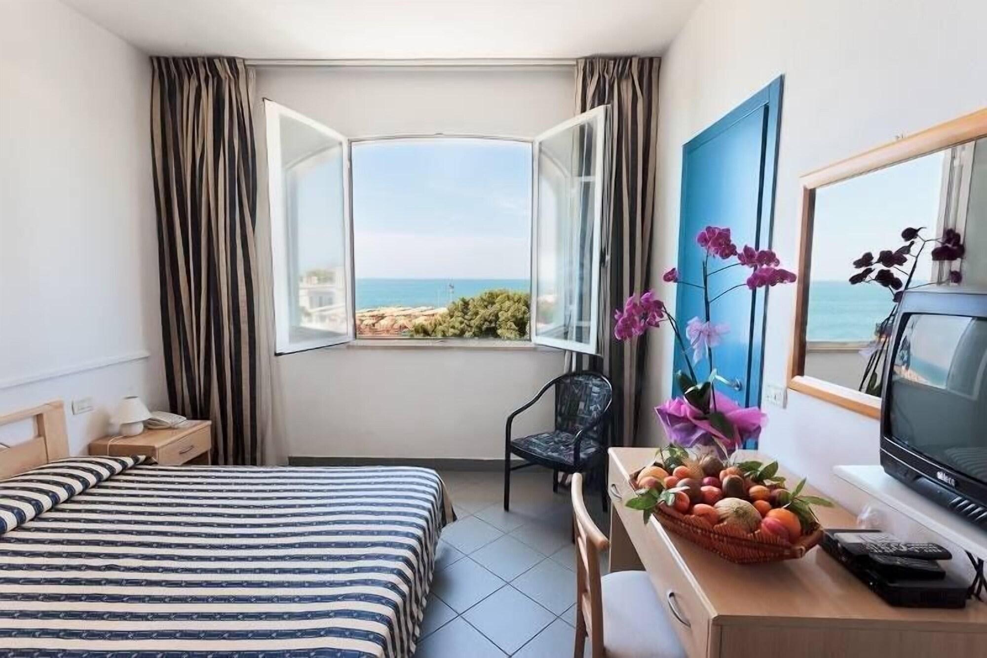 Hotel Il Settebello Marina di Cecina Esterno foto