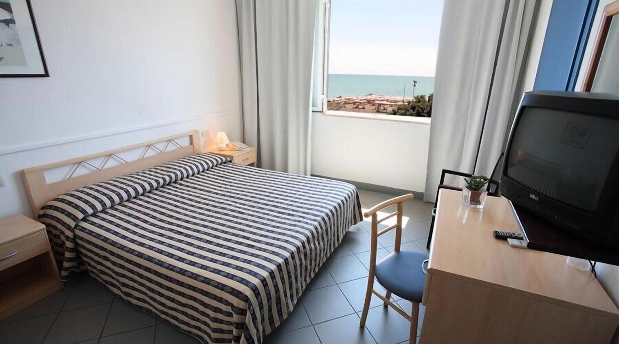 Hotel Il Settebello Marina di Cecina Esterno foto