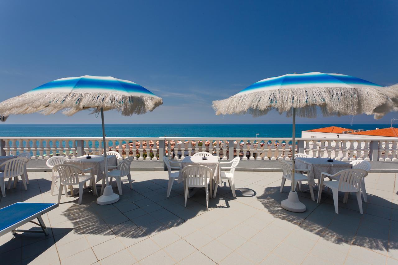 Hotel Il Settebello Marina di Cecina Esterno foto
